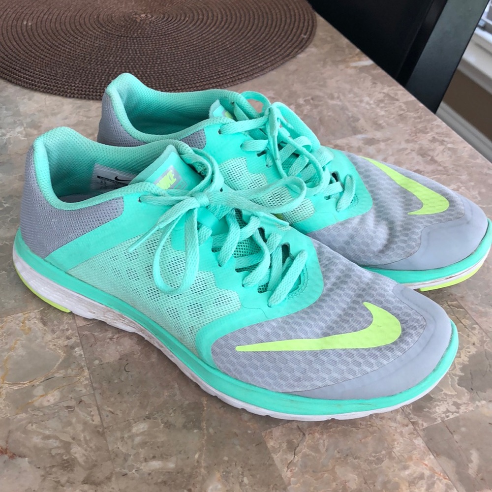 Nike Mint Green & Yellow Running Shoes Gem